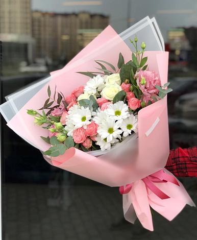 Букет цветов из: Розы, Лизиантусы и Хризантемы в Томилино